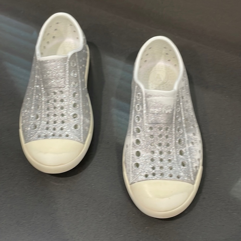 Girls Silver Glitter Natives (10)